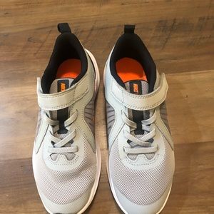 Nike downshifter size 1 boys